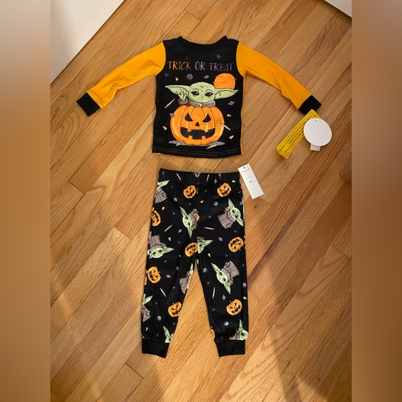 Mandalorian Halloween Pajamas Size 4. NWT - Picture 1 of 8
